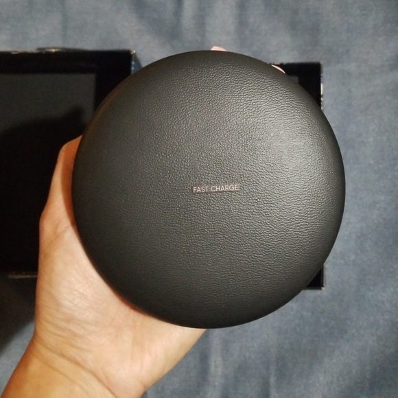 Black Samsung wireless charging convertible - Picture 2 of 5